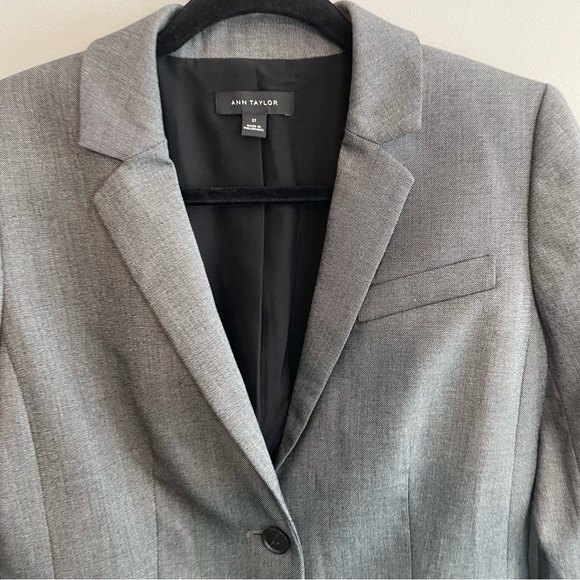ANN TAYLOR Notched Collar 2 Button Blazer - Gray, Size 2 TALL - Picture 3 of 10